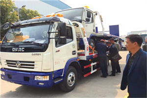 江陵汽车道路救援拖车价格